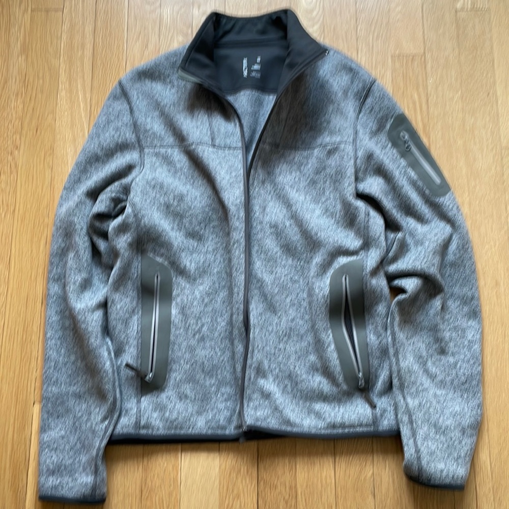 Arcteryx light heather gray covert cardigan fleece